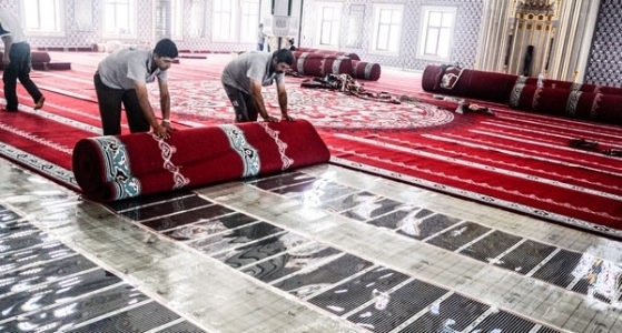 Modern Cami İç Mekânlarında Sade ve Huzurlu Zemin Tasarımı